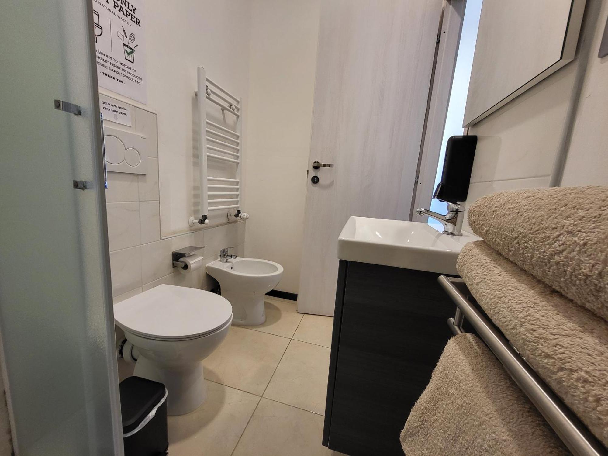Bagno privato - 5 minuti a piedi dalla stazione - Self Check-in - Netflix Bologna Esterno foto