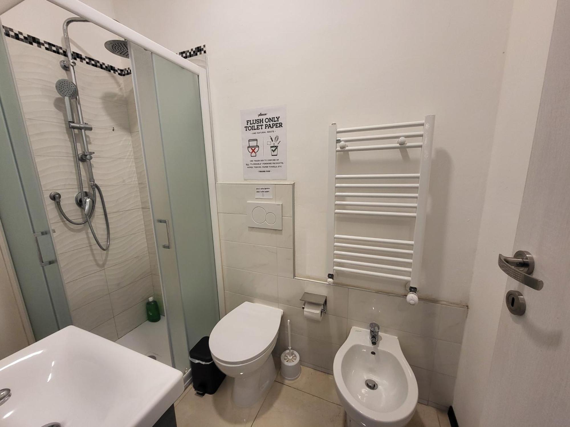 Bagno privato - 5 minuti a piedi dalla stazione - Self Check-in - Netflix Bologna Esterno foto
