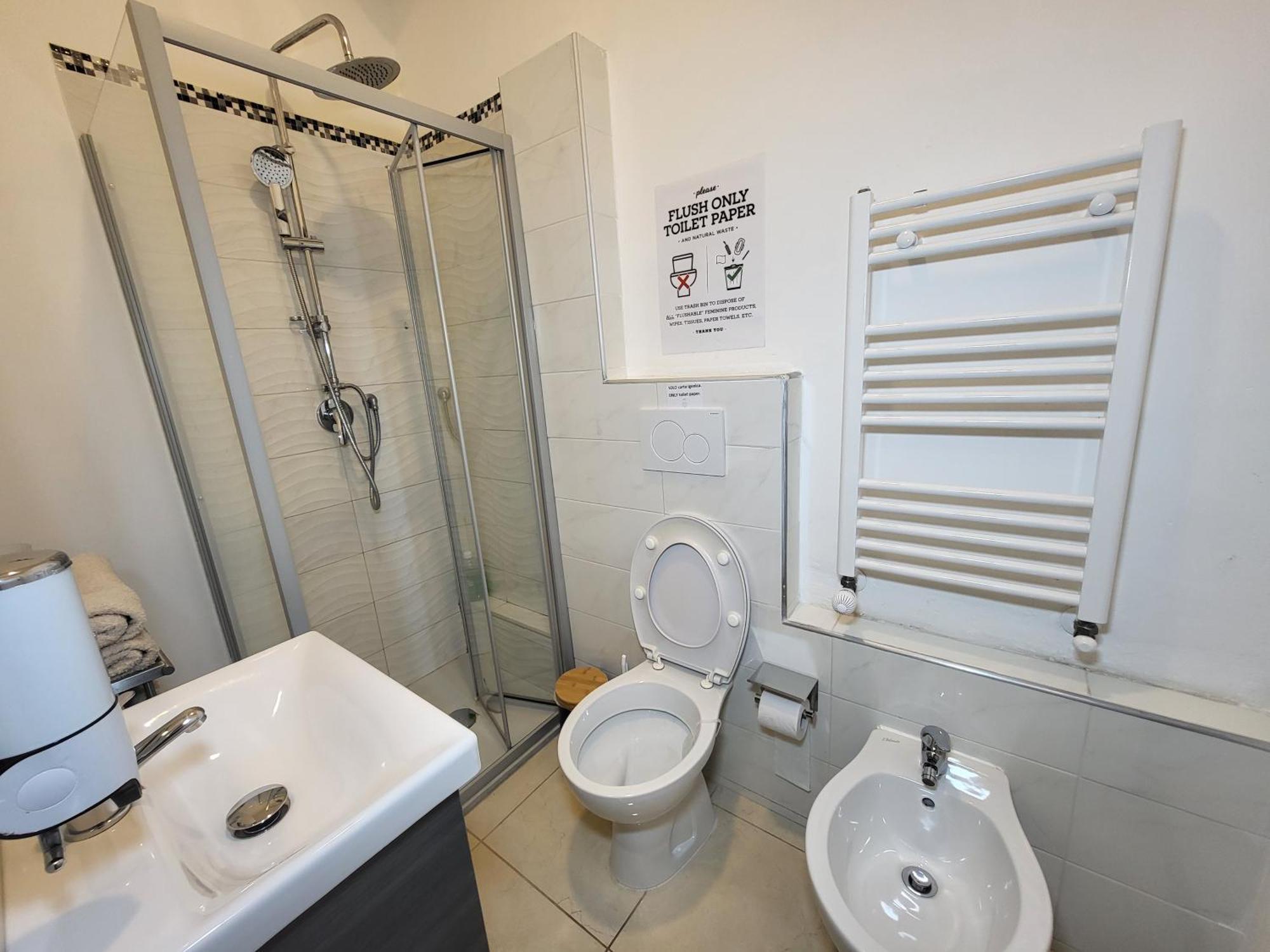Bagno privato - 5 minuti a piedi dalla stazione - Self Check-in - Netflix Bologna Esterno foto